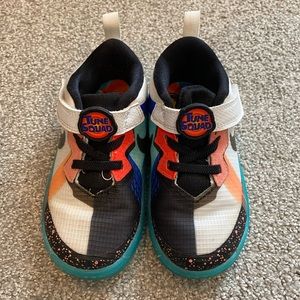 Nike LeBron 18 Basketball Shoes (toddler, 9)